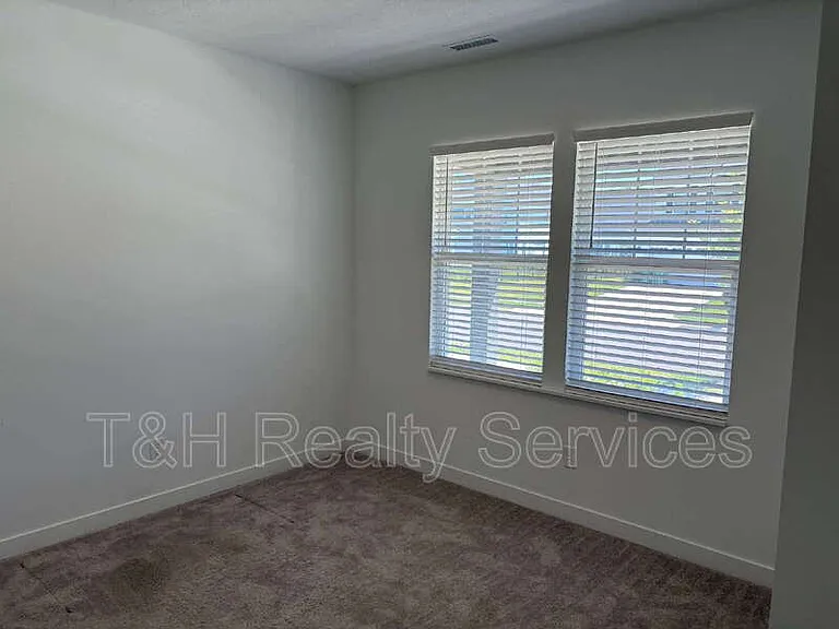 542 Jefferson St — Photo 19