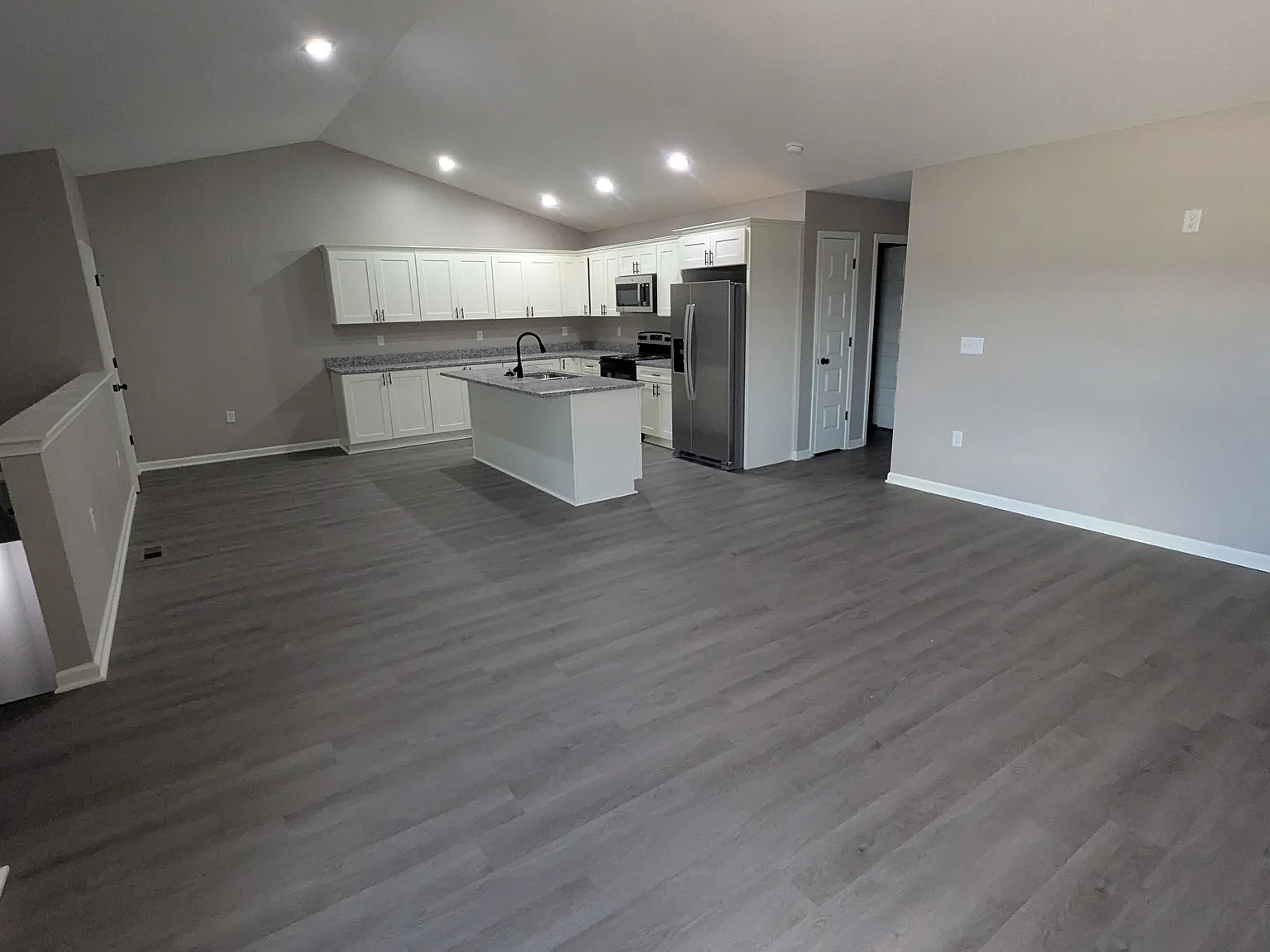 5 bed, 2400 sqft, $2,195 — Photo 2