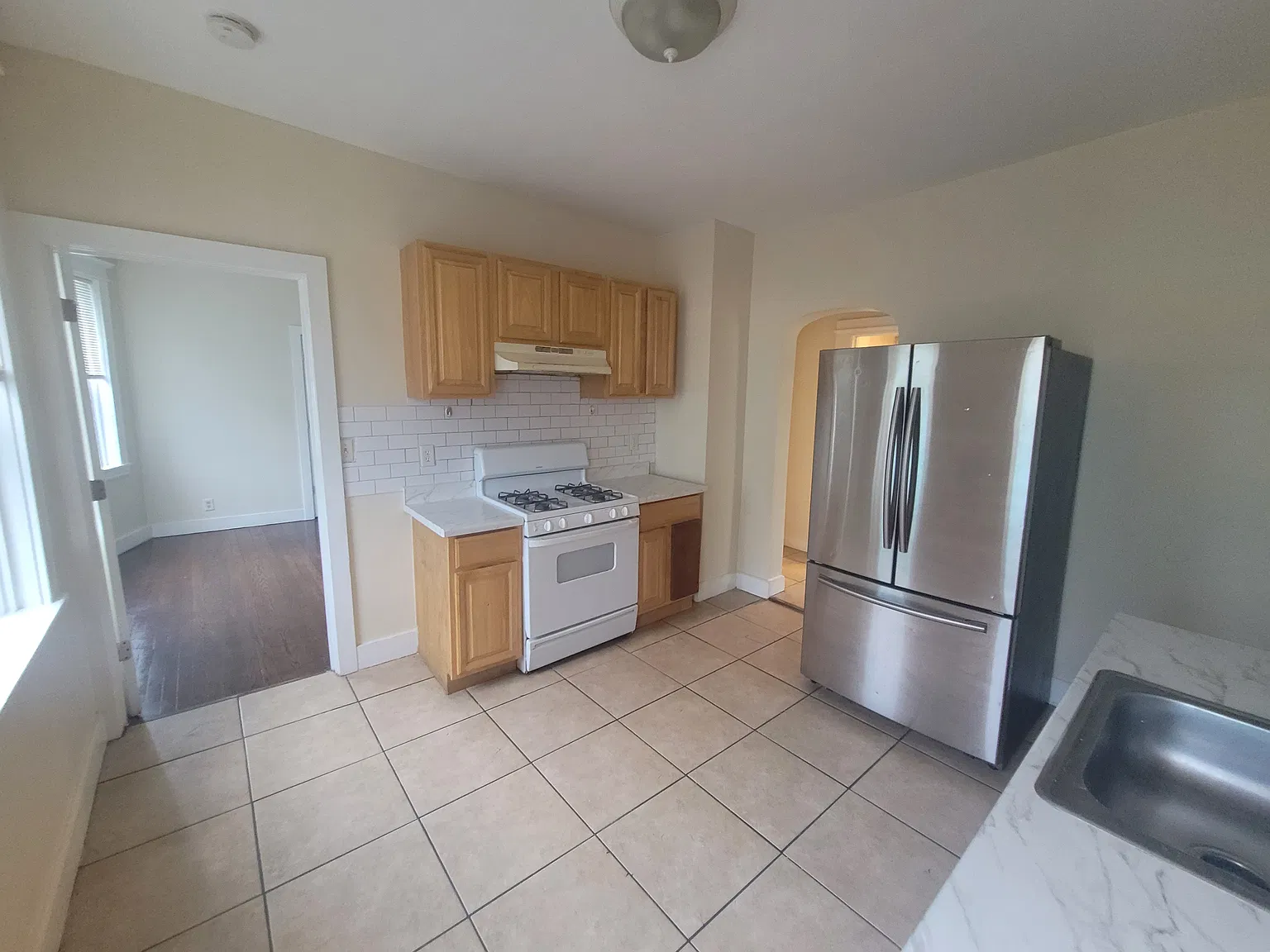 3 bed, 1500 sqft, $2,400 — Photo 2