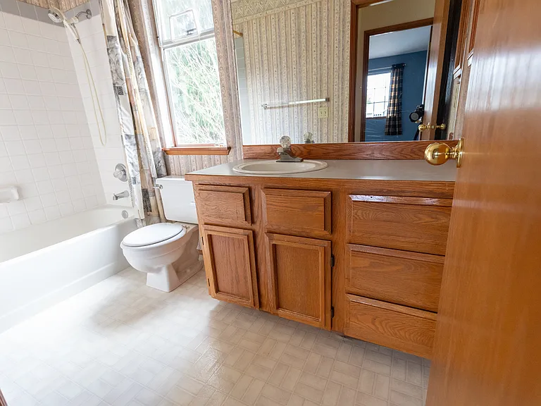 2nd Bathroom
