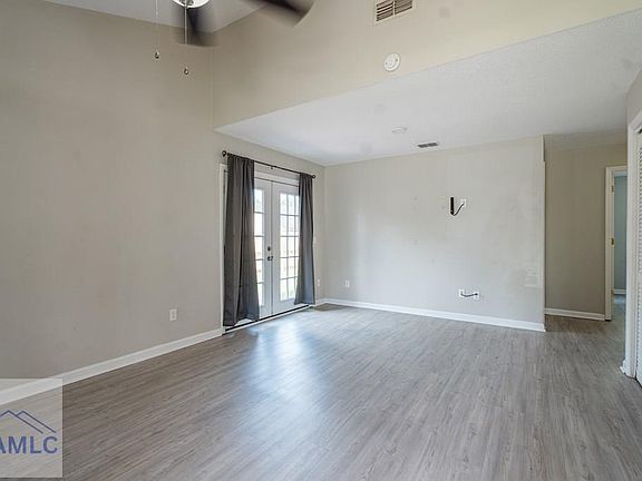 5th image of 652 Windhaven Dr