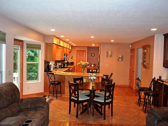 5th image of 114 Hawthorn Blvd