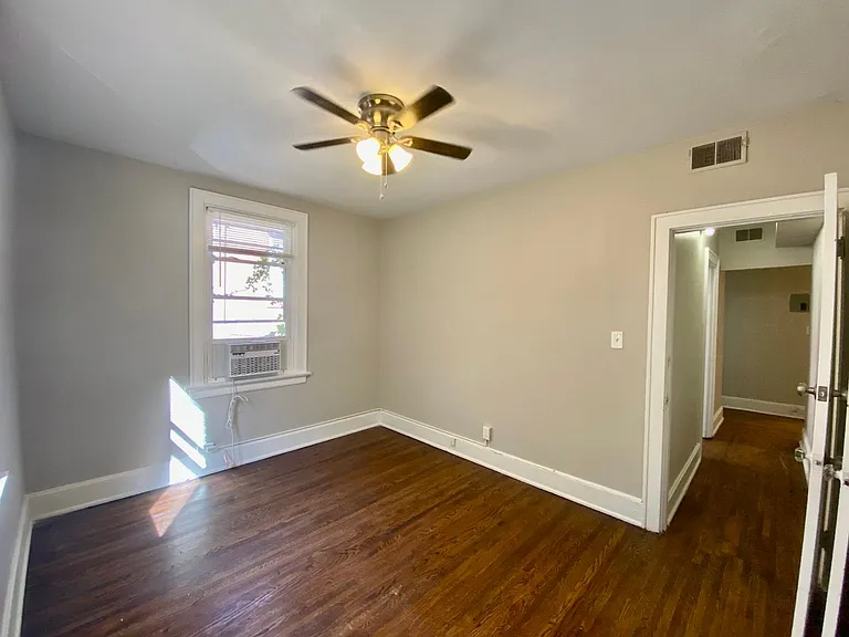 1029 Dana Apts — Photo 21