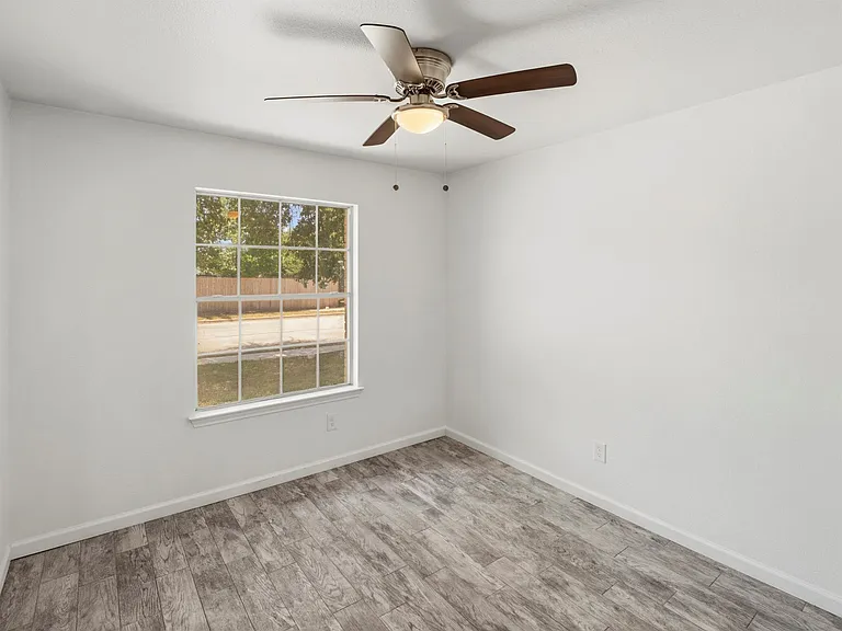 1144 Miss Kimberlys Ln — Photo 15