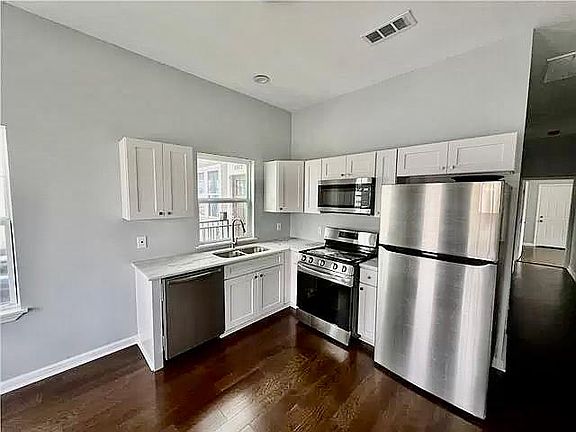 2nd image of 1514 S Robertson St