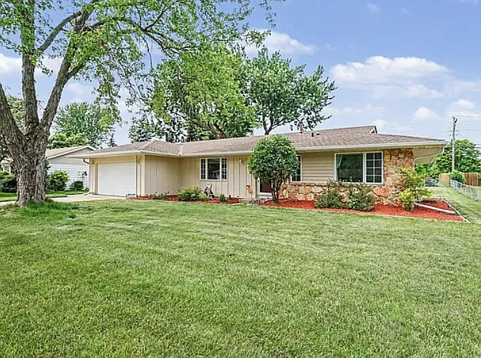 4 bed, 2372 sqft, $2,700 — Photo 1