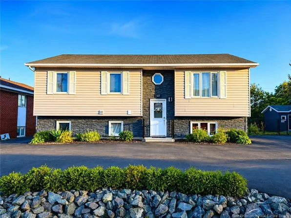527 Saint Anne St, Bathurst, NB E2A 2N5