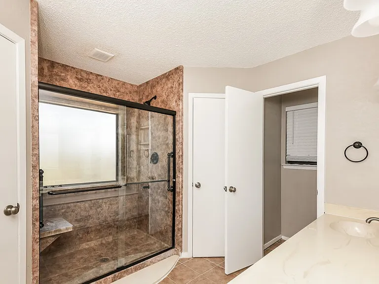 125 Camelot Dr — Photo 11