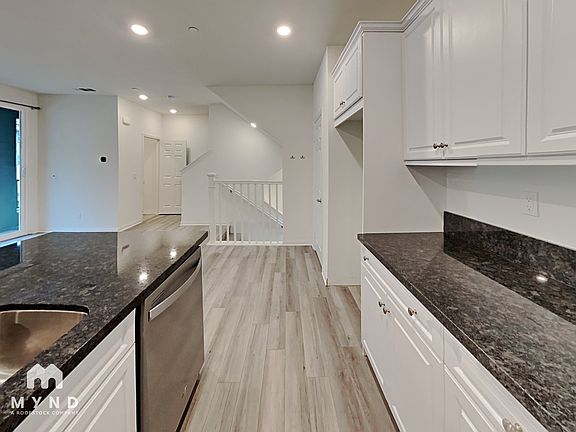 4th image of 443 Fitzpatrick Rd Unit 102-B1