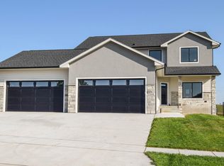 7304 E Dillon Creek Dr, Sioux Falls, SD 57110