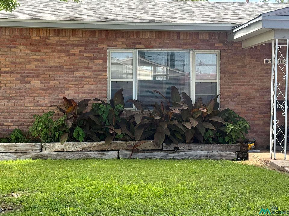 1st image of 1907 W Runyan Ave