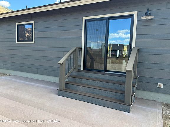 5th image of 84 Bearlake Dr