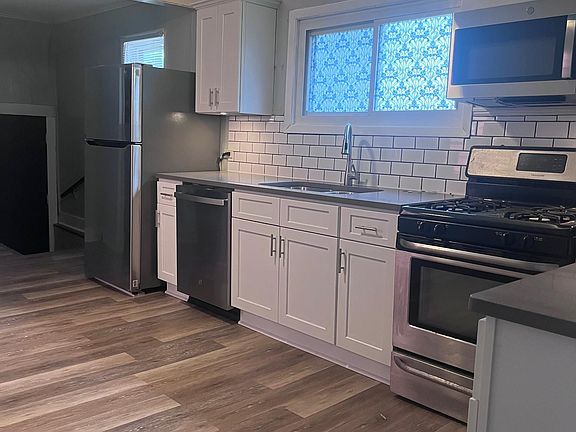 2nd image of 119 Greenwood Pl