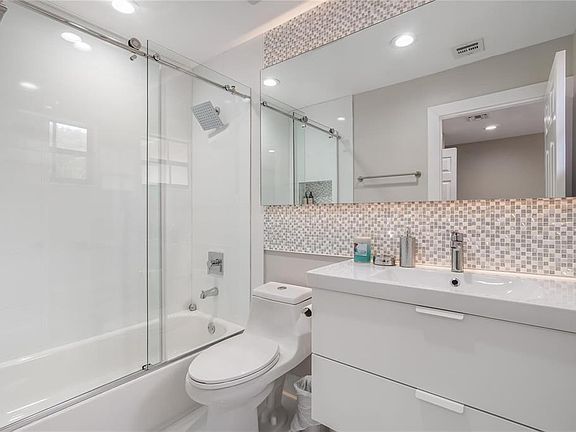 3rd image of 4204 Vineyard Cir #2