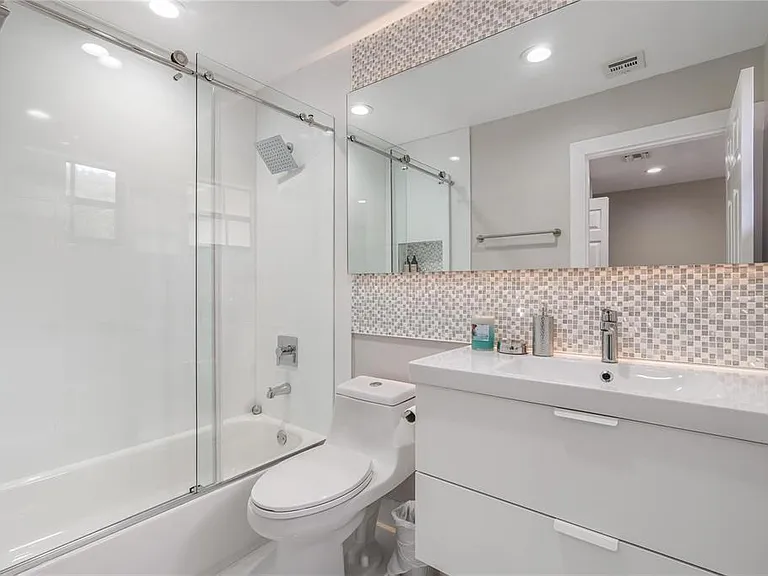 4204 Vineyard Cir #2 — Photo 3