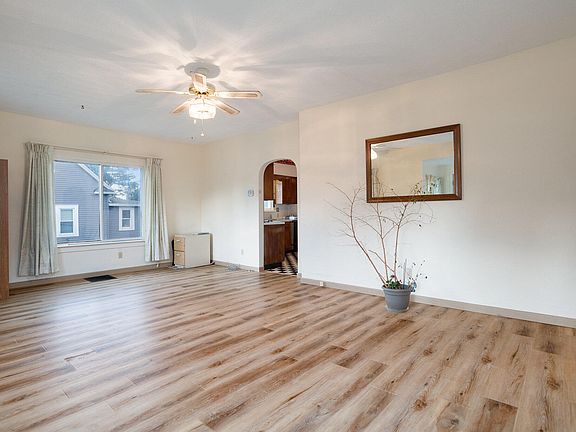 3rd image of 51 Dunning Ave