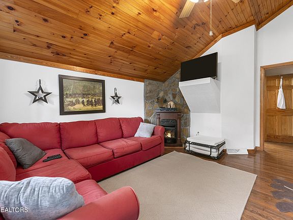 2nd image of 5355 E Pkwy #133