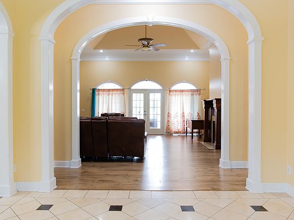 3rd image of 1103 Steele Rd