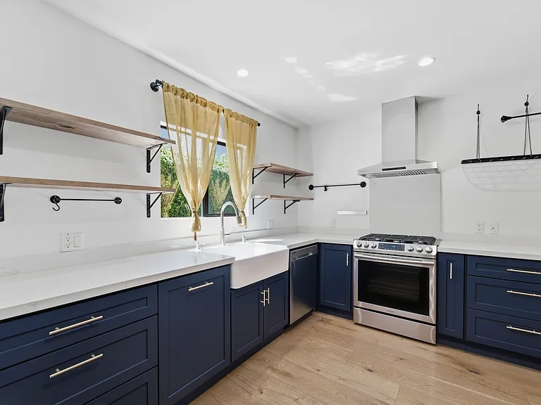 393 Huntley Dr — Photo 14