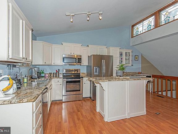 5th image of 684 Dill Ct