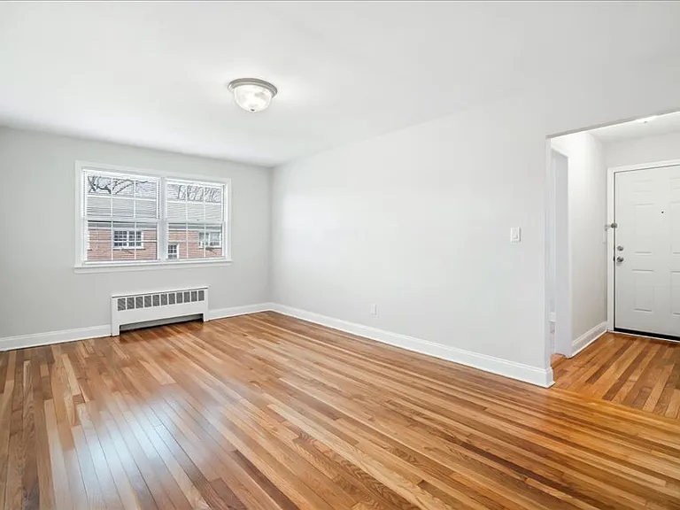 Ridge Gardens Apartments — Photo 18