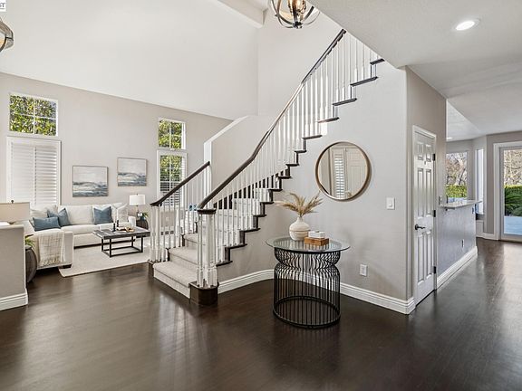 4th image of 334 Squirrel Ridge Way