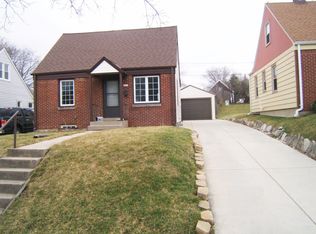 2042 S 98th St, West Allis, WI 53227