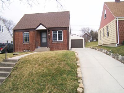 2042 S 98th St, West Allis, WI, 53227