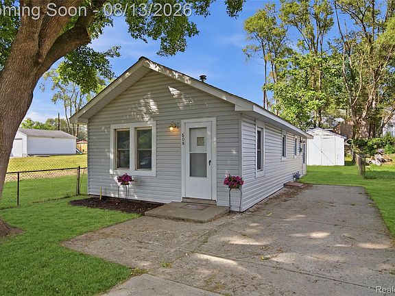 3rd image of 808 Corwin Ct