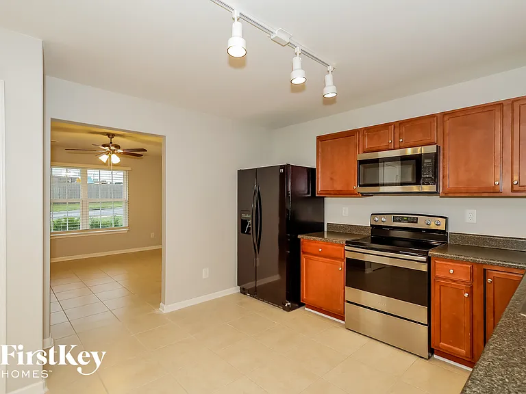 913 Bolivia Dr — Photo 6