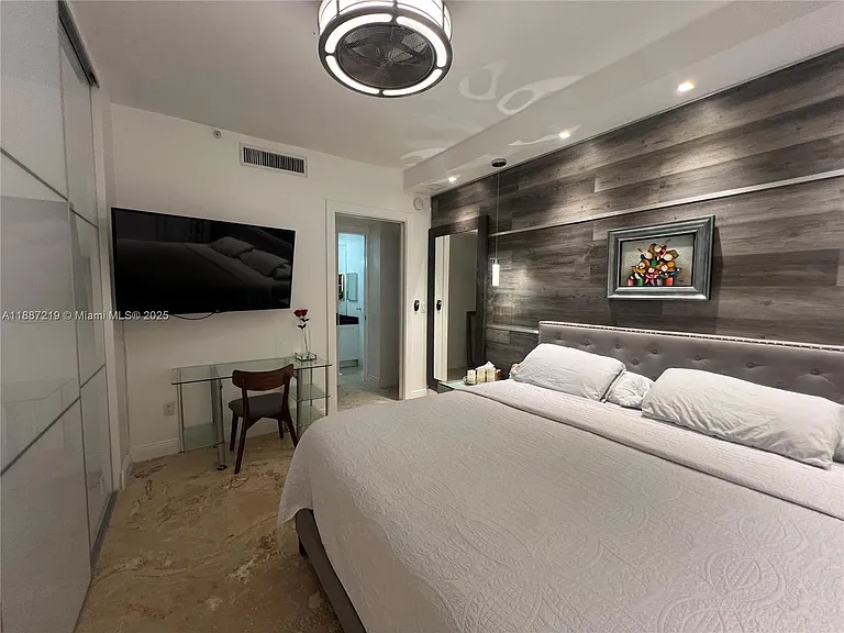 6917 Collins Ave — Photo 23