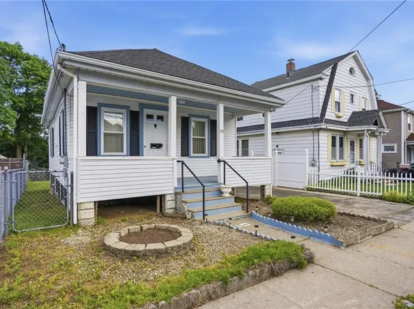 10 Mayflower St, East Providence, RI 02914