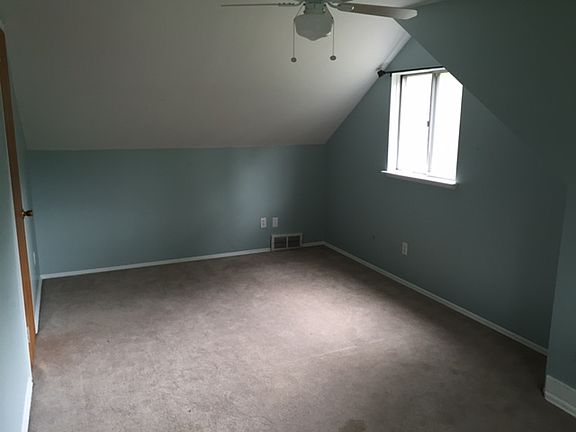 4th image of 187 Oshawa Cir