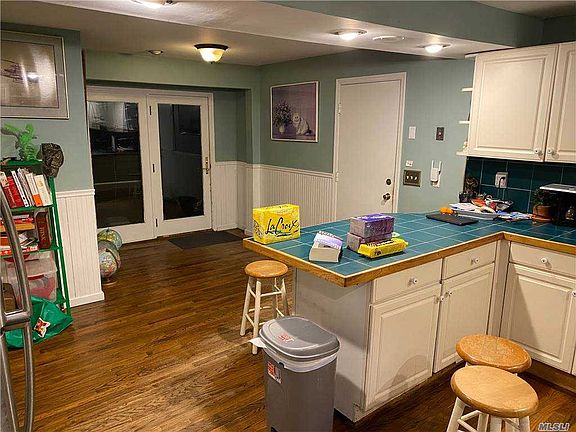 3rd image of 31 Houghton Blvd