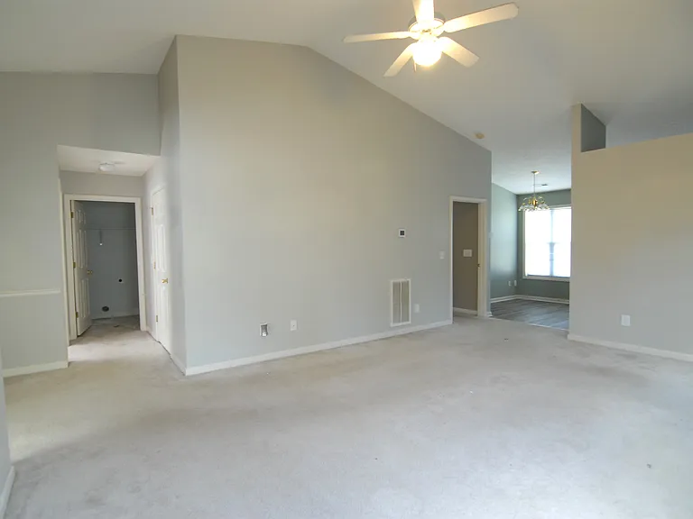 800-32 Remount Ct — Photo 5