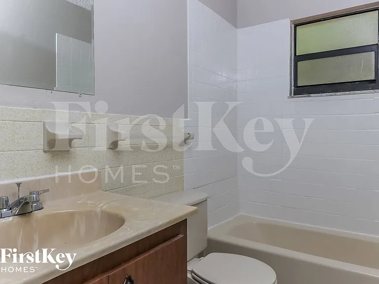 873 SW Curtis St — Photo 13