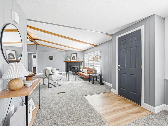 4th image of 960 Pecan St