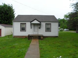 925 N Middle St, Farmington, MO 63640