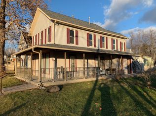 1320 15th St #A, Moline, IL 61265