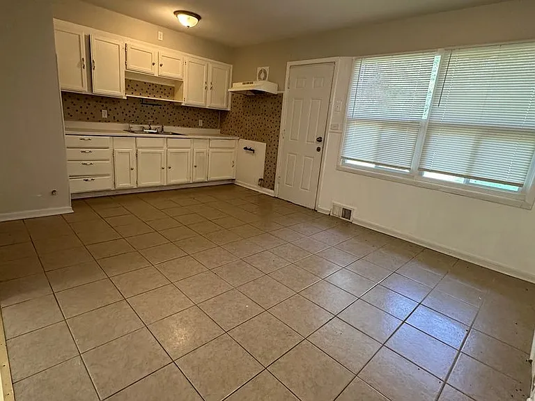 11302 Corrington Ave — Photo 11