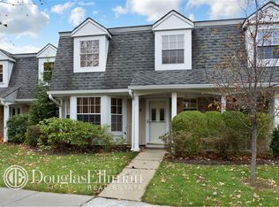 2 The Mews, Syosset, NY 11791