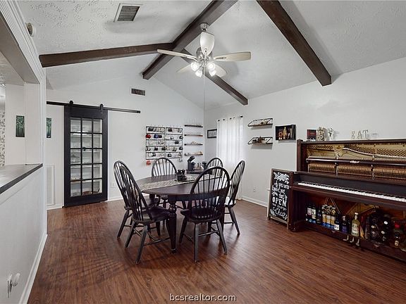 3rd image of 4402 Sherwood Dr