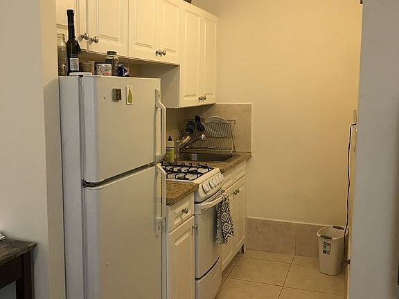 3rd image of 210 W 16th St APT 4H