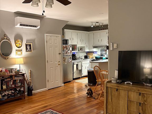 4th image of 20 S Stafford Ave APT B
