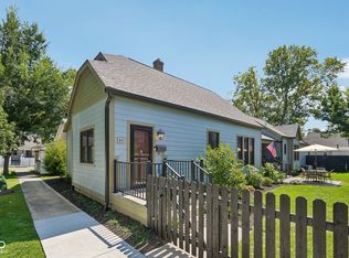85 E Poplar St, Zionsville, IN 46077