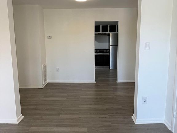 4th image of 24 N Vermont Ave APT 5