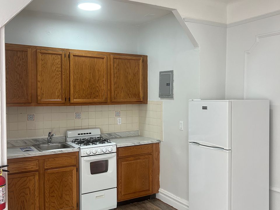 2nd image of 39 74th St APT A3