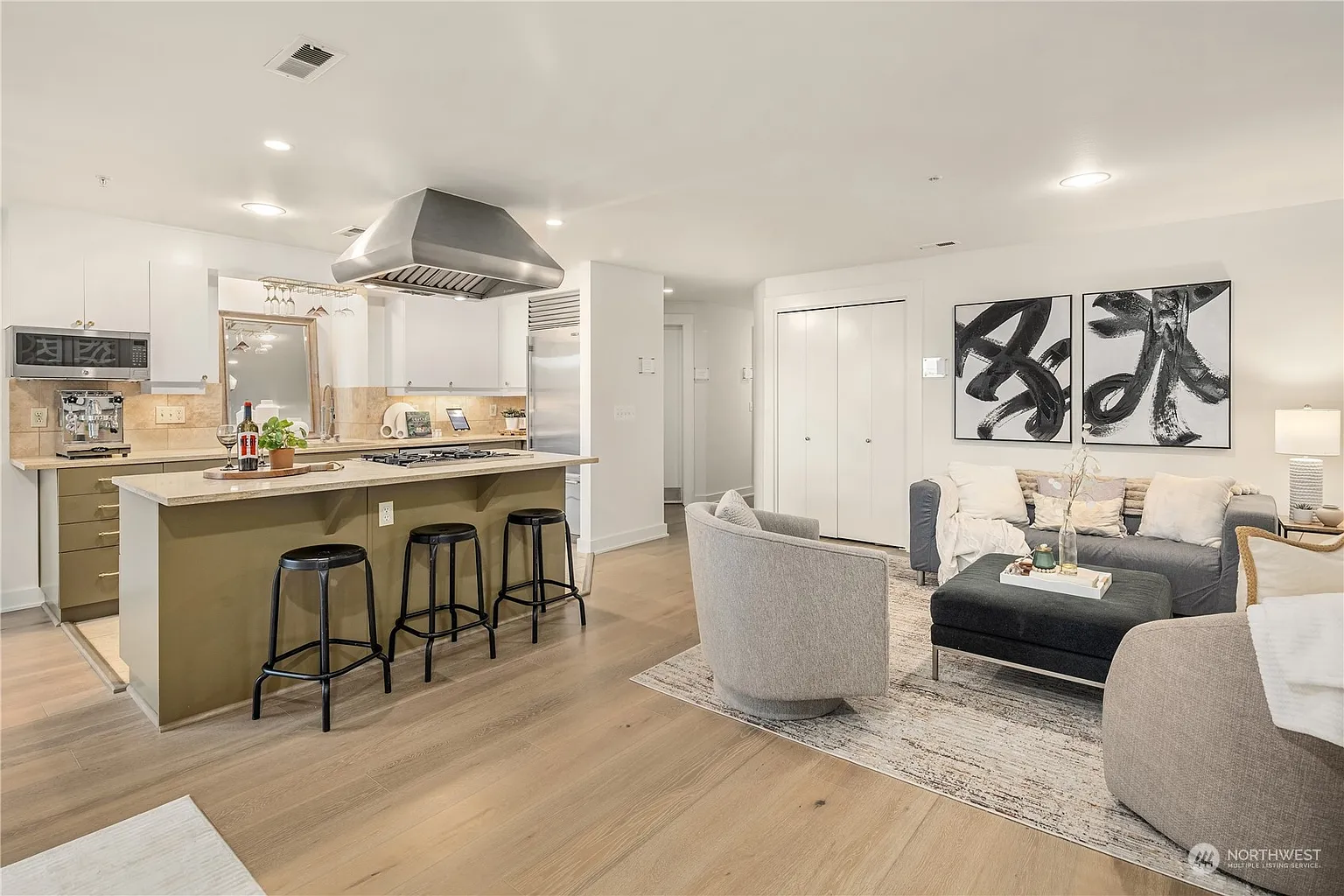 2019 Franklin Avenue E #202 photo 1