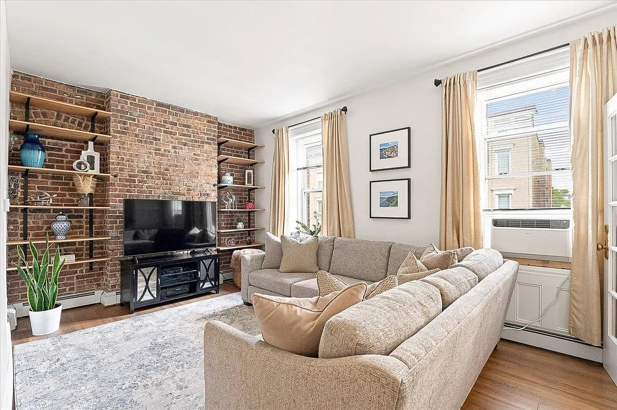 2 bed, 1.0 bath, 642 sqft, $4,100 — Photo 2