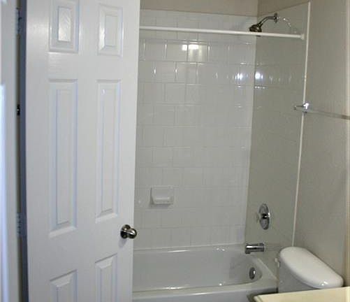 3rd image of 7182 Richmond Dr